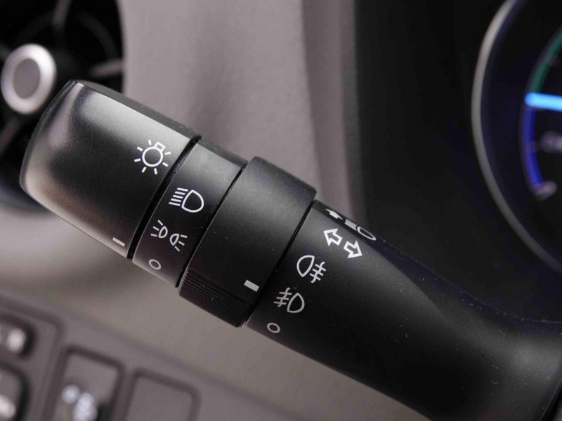 Photo 14 de l'offre de TOYOTA Yaris 1.5I VVT-I HYBRID COMFORT 100 à 18861€ chez Carlyss automobiles Vitré