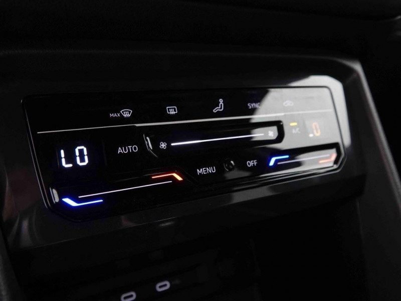 Photo 14 de l'offre de VOLKSWAGEN Tiguan Allspace 2.0 Tdi 150 DSG 4-Motion R-Line 7pl +Navi Discover Pro à 46365€ chez Carlyss automobiles Vitré