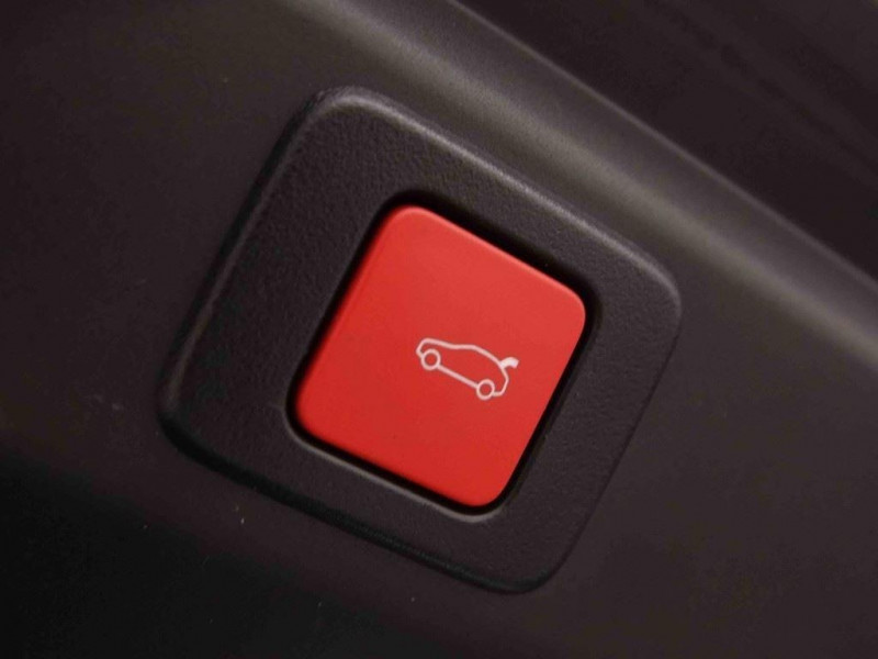 Photo 5 de l'offre de PEUGEOT 3008 1.2 HYBRID 136 E-DSC6 New Model GT à 40965€ chez Carlyss automobiles Vitré