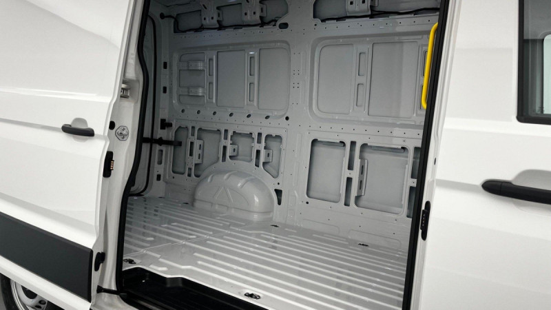 Photo 8 de l'offre de VOLKSWAGEN Crafter VAN 35 L3H3 2.0 TDI 140 CH BUSINESS à 35037€ chez Carlyss automobiles Vitré