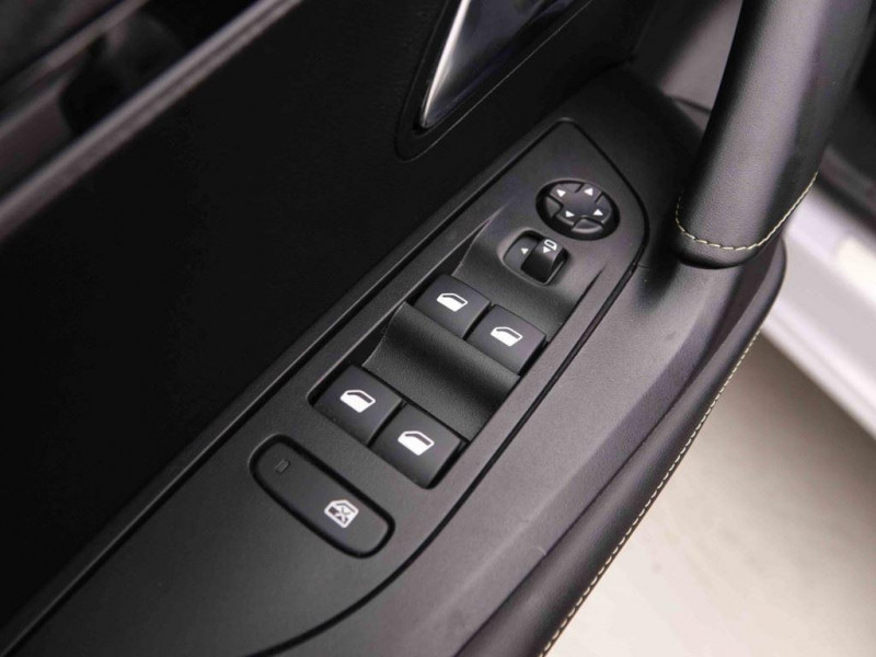 Photo 16 de l'offre de PEUGEOT 2008 1.2 T 130 EAT8 GT Line à 24702€ chez Carlyss automobiles Vitré