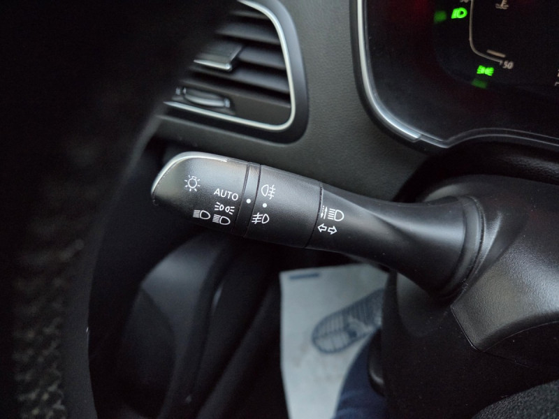 Photo 19 de l'offre de Renault Mégane Berline (4) evolution Blue dCi 115 à 14990€ chez Carlyss automobiles Vitré