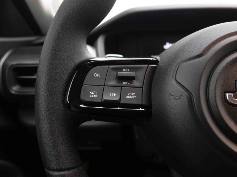 Photo 16 de l'offre de Jeep Avenger 1.2 MHEV 110 DCT6 Longitude à 26422€ chez Carlyss automobiles Vitré