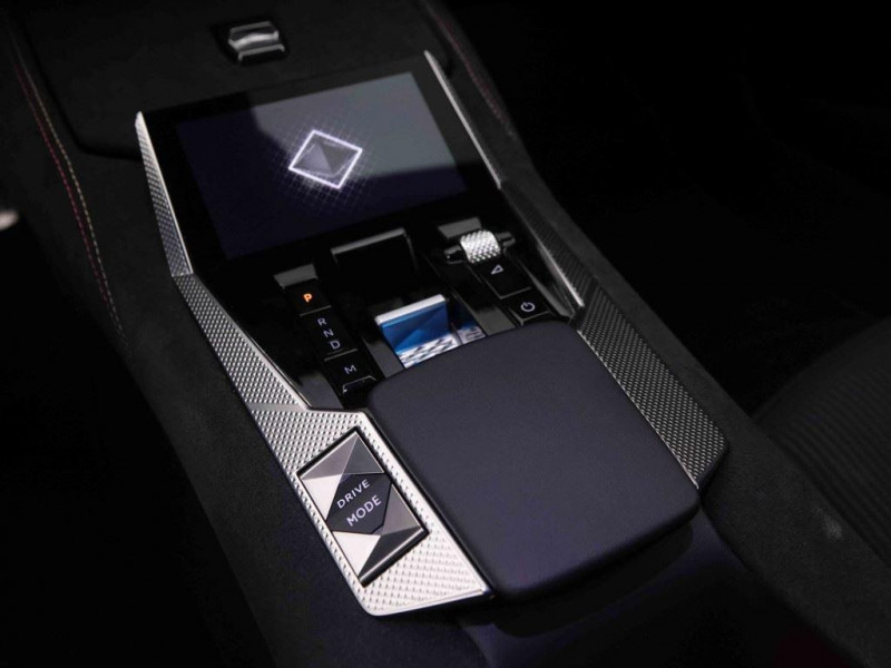 Photo 15 de l'offre de DS DS4 1.2 T 130 EAT8 Performance Line à 26198€ chez Carlyss automobiles Vitré