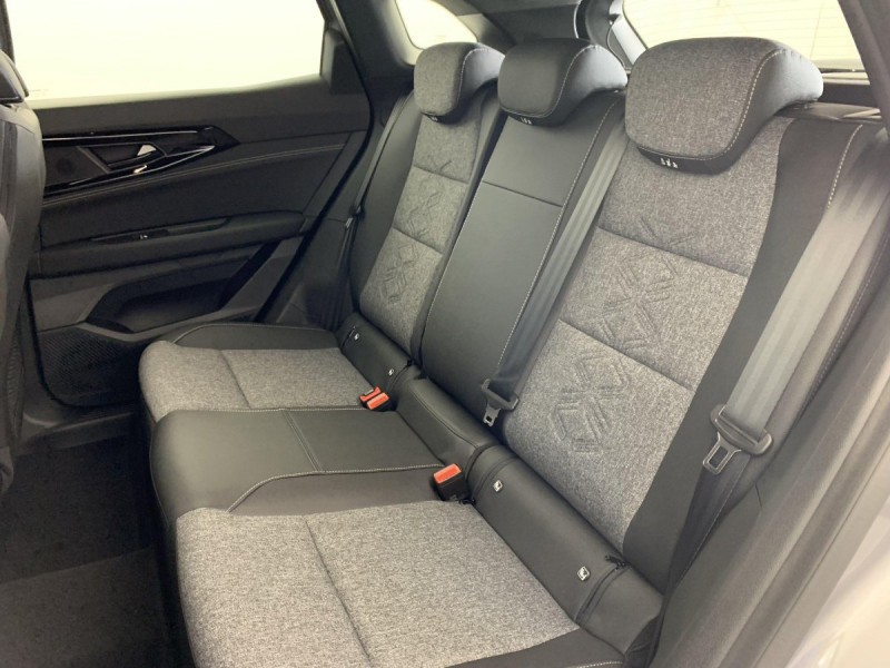 Photo 18 de l'offre de Renault AUSTRAL NOUVEAU FULL HYBRID E-TECH 200 CH EVOLUTION à 32598€ chez Carlyss automobiles Vitré