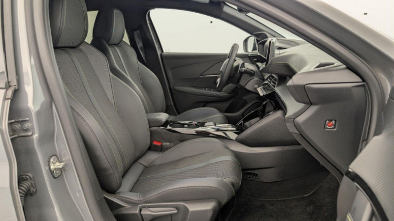 Photo 9 de l'offre de PEUGEOT 208 Hybrid 136 e-DCS6 GT à 21340€ chez Carlyss automobiles Vitré