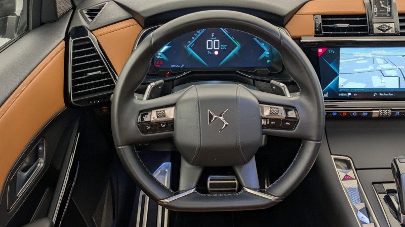 Photo 13 de l'offre de DS DS7 Crossback Hybride E-Tense 300 EAT8 4x4 Rivoli à 29080€ chez Carlyss automobiles Vitré