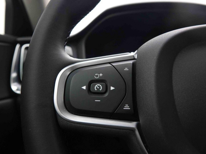 Photo 10 de l'offre de VOLVO V60 T6 AWD Recharge Inscription à 38155€ chez Carlyss automobiles Vitré