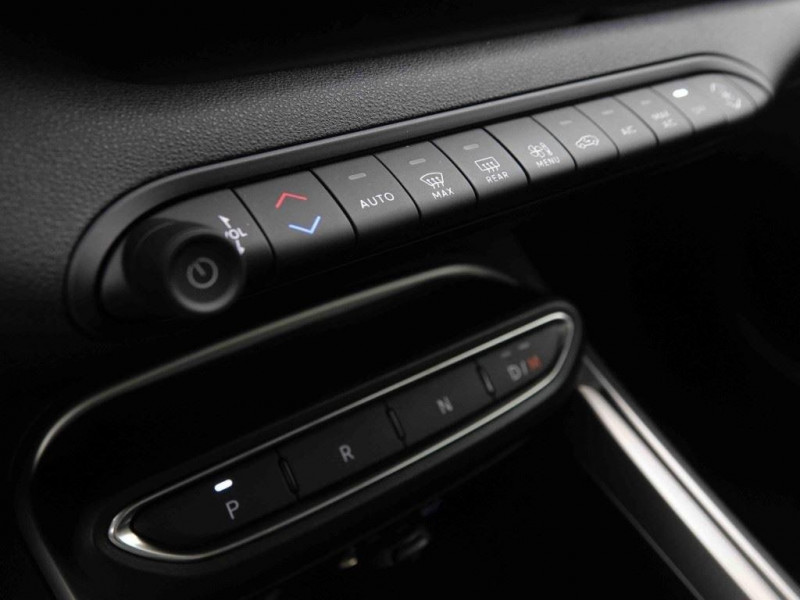 Photo 16 de l'offre de Jeep Avenger 1.2 MHEV 110 DCT6 Altitude à 27502€ chez Carlyss automobiles Vitré