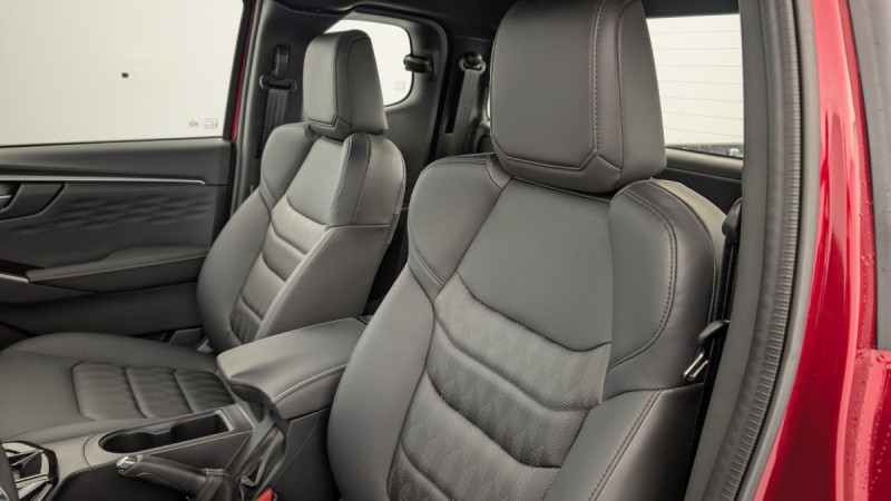 Photo 14 de l'offre de ISUZU D-MAX 1.9 4X4 SPACE CAB N60 F+  AT à 45737€ chez Carlyss automobiles Vitré