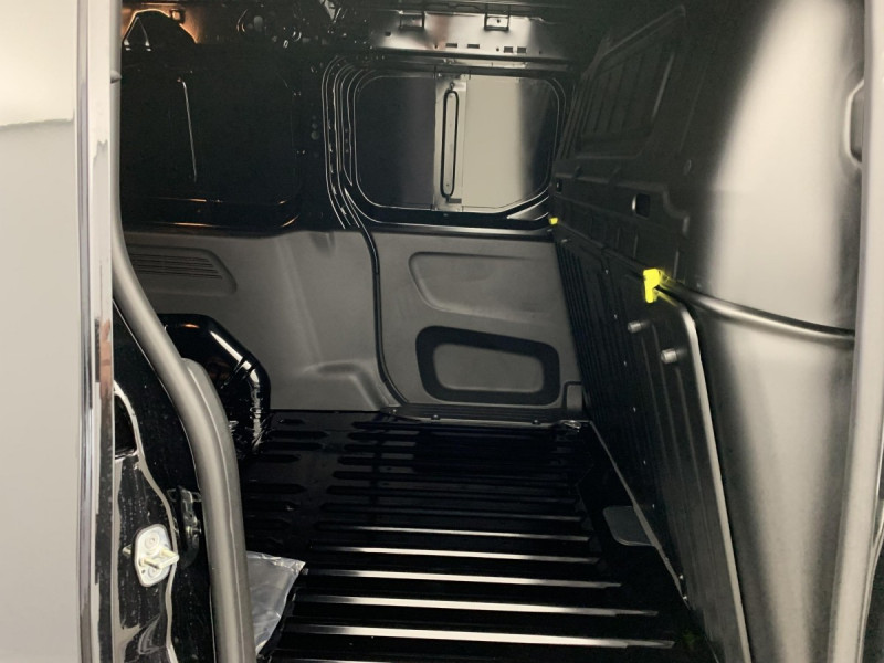 Photo 12 de l'offre de CITROEN BERLINGO VAN TAILLE XL 950KG BLUEHDI 130 S&S EAT8 à 24537€ chez Carlyss automobiles Vitré