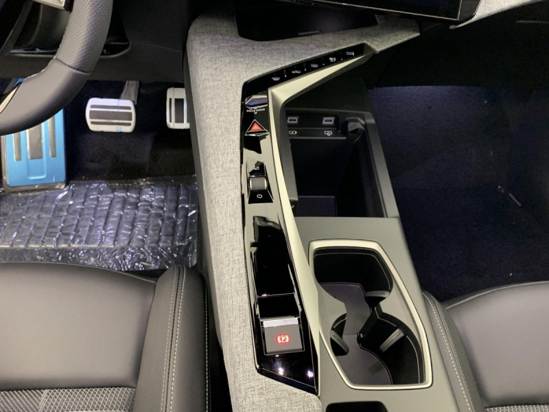 Photo 20 de l'offre de PEUGEOT 3008 Hybrid 145 e-DCS6 GT à 34998€ chez Carlyss automobiles Vitré