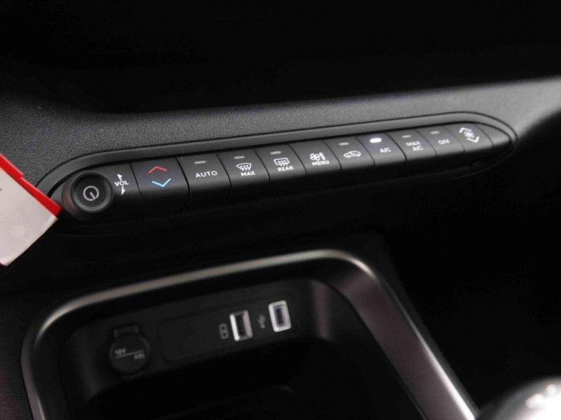 Photo 8 de l'offre de Jeep Avenger 1.2 T 100 Altitude à 23198€ chez Carlyss automobiles Vitré