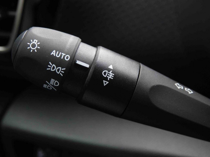 Photo 11 de l'offre de CITROEN C4 Hybrid 145 e-DCS6 MAX New model à 26926€ chez Carlyss automobiles Vitré