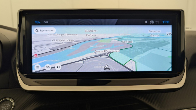 Photo 17 de l'offre de PEUGEOT 2008 Hybrid 136 e-DCS6 Allure à 23598€ chez Carlyss automobiles Vitré