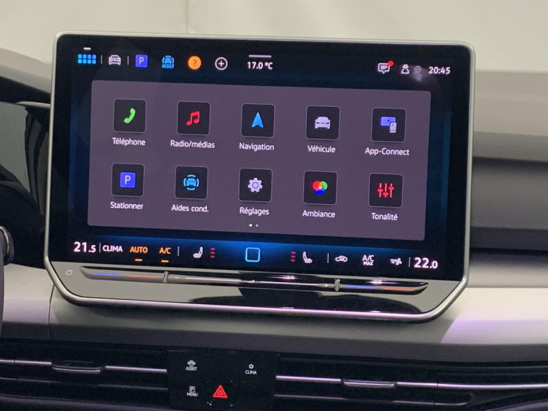 Photo 11 de l'offre de VOLKSWAGEN GOLF 8 1.5 ETSI EVO2 150 DSG7 LIFE PLUS à 32098€ chez Carlyss automobiles Vitré