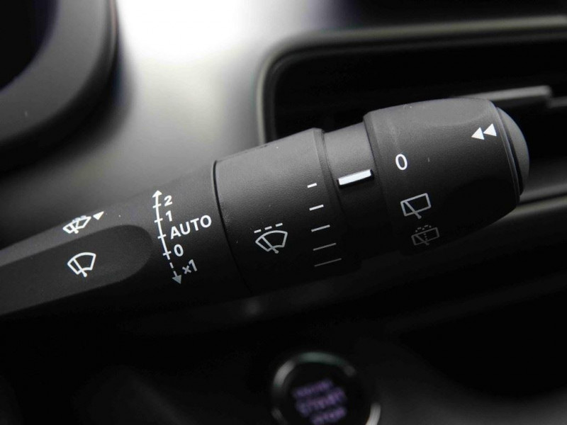 Photo 18 de l'offre de Jeep Avenger 1.2T e-Hybrid DCT Summit à 31469€ chez Carlyss automobiles Vitré