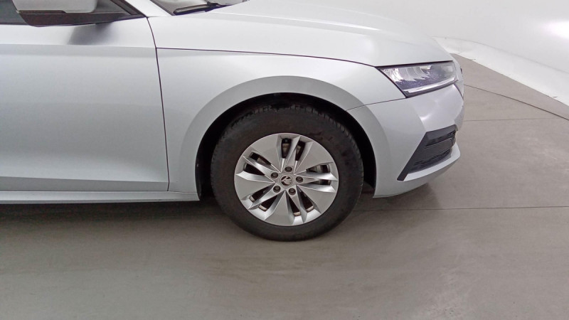 Photo 3 de l'offre de SKODA Octavia Combi Octavia Combi 2.0 TDI 150 ch DSG7 Ambition à 27398€ chez Carlyss automobiles Vitré