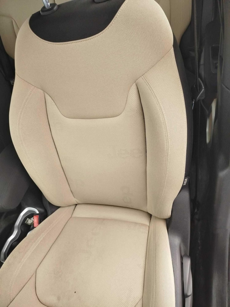 Photo 5 de l'offre de JEEP Renegade Renegade 1.4 I MultiAir S&S 140 ch Longitude à 16598€ chez Carlyss automobiles Vitré