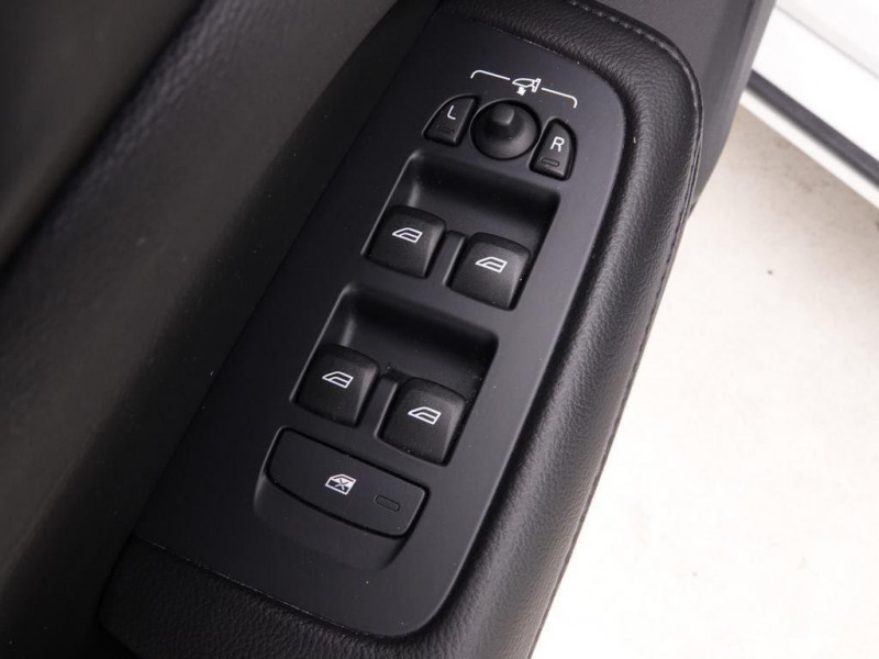 Photo 19 de l'offre de VOLVO V60 2.0D B4 MILD HYBRID 211 BVA MOMENTUM CORE à 34565€ chez Carlyss automobiles Vitré