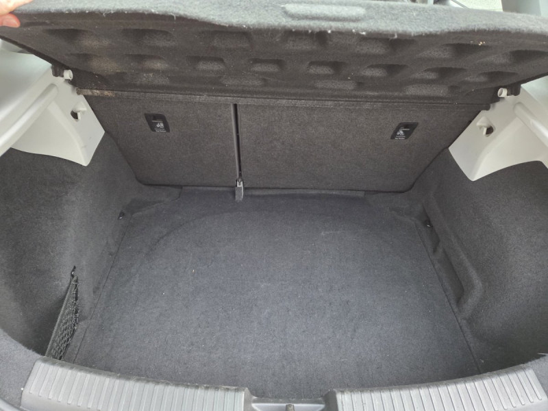 Photo 9 de l'offre de Seat Leon (3) 1.6 TDI 115 S&S Style Business à 11990€ chez Carlyss automobiles Vitré