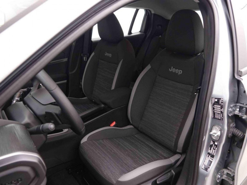 Photo 5 de l'offre de Jeep Avenger 1.2 MHEV 110 DCT6 Longitude à 26422€ chez Carlyss automobiles Vitré