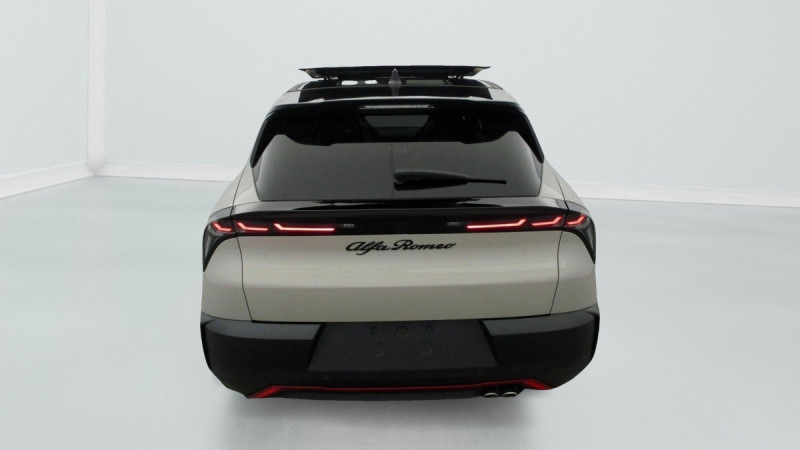 Photo 6 de l'offre de Alfa Romeo Junior 1.2 Ibrida 145 ch eDCT6 Speciale à 31998€ chez Carlyss automobiles Vitré