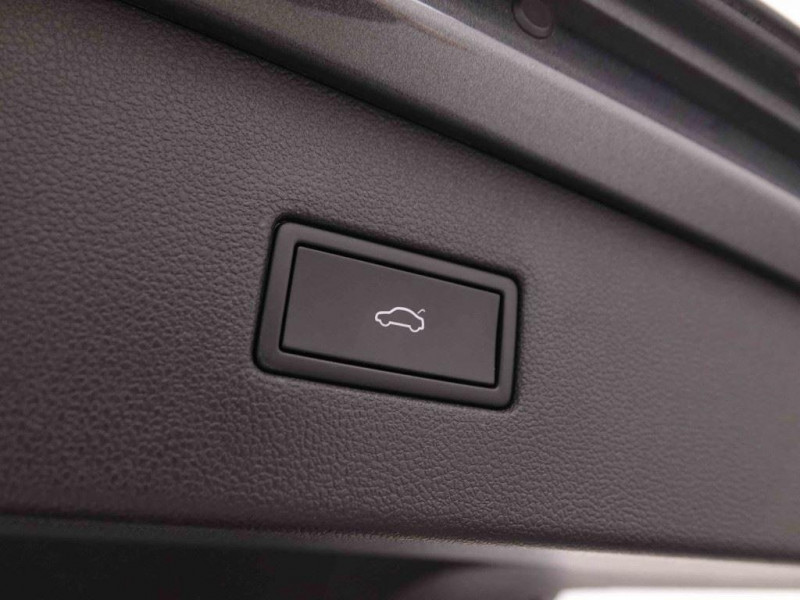 Photo 4 de l'offre de VOLKSWAGEN Tiguan Allspace 2.0 Tdi 150 DSG 4-Motion R-Line 7pl +Navi Discover Pro à 46365€ chez Carlyss automobiles Vitré