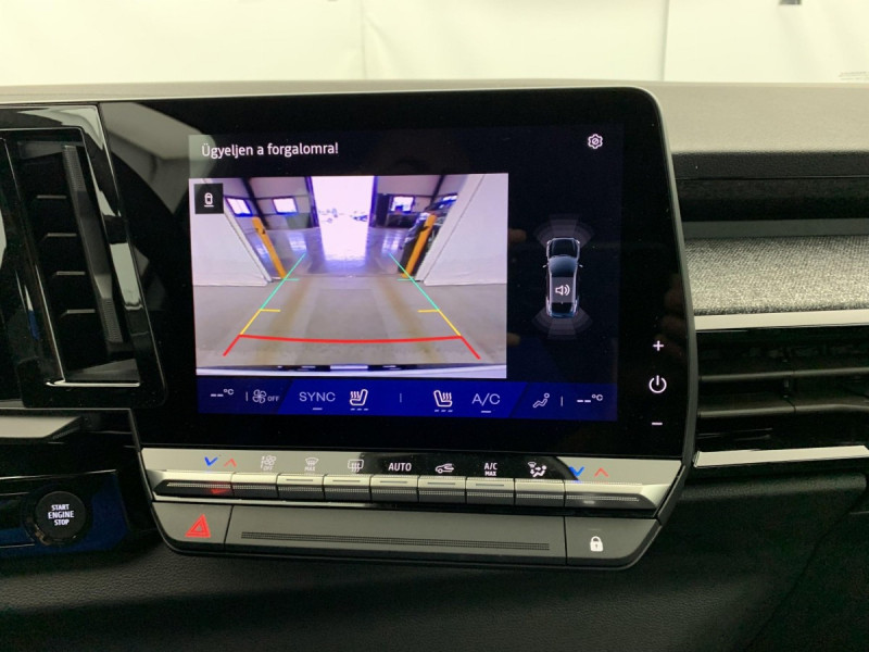 Photo 16 de l'offre de Renault AUSTRAL NOUVEAU FULL HYBRID E-TECH 200 CH EVOLUTION à 32598€ chez Carlyss automobiles Vitré