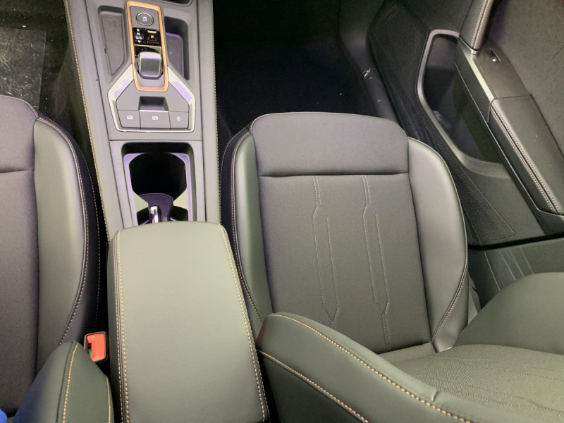 Photo 24 de l'offre de Cupra Terramar 1.5 eHybrid 204 ch DSG6 V à 40998€ chez Carlyss automobiles Vitré