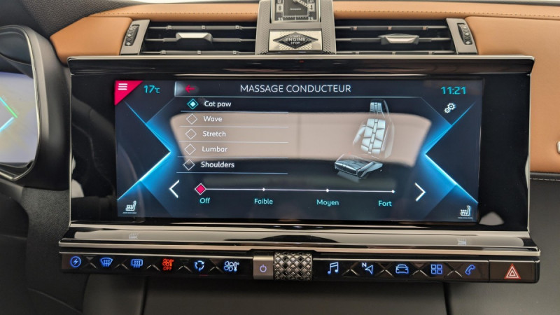 Photo 19 de l'offre de DS DS7 Crossback Hybride E-Tense 300 EAT8 4x4 Rivoli à 29080€ chez Carlyss automobiles Vitré