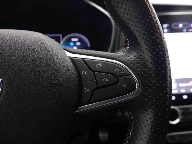 Photo 21 de l'offre de RENAULT Mégane 1.6 E-Tech 160 PHEV DCT RS-Line à 28565€ chez Carlyss automobiles Vitré