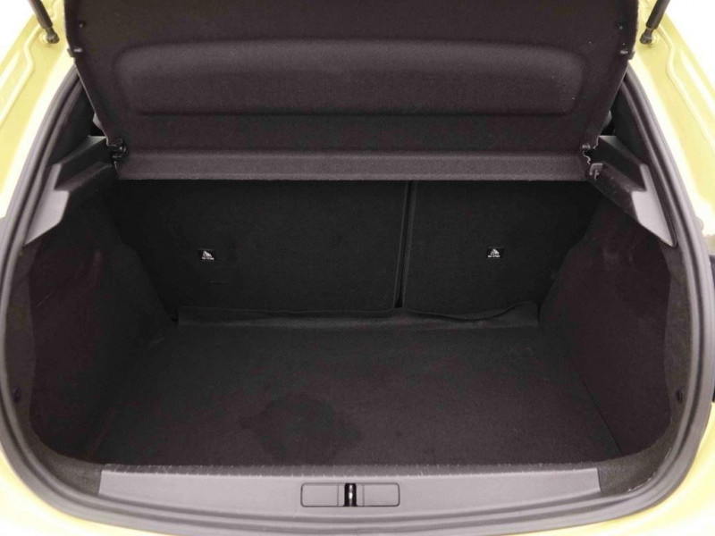 Photo 6 de l'offre de PEUGEOT 208 PureTech 100 S&S BVM6 Active à 16998€ chez Carlyss automobiles Vitré