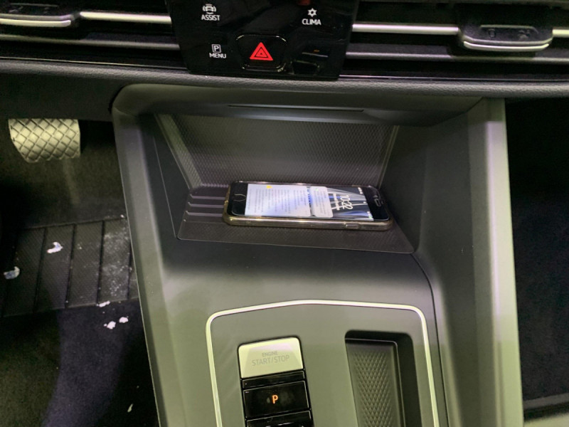 Photo 18 de l'offre de VOLKSWAGEN GOLF 8 1.5 eTSI EVO2 116 DSG7 Life Plus à 29998€ chez Carlyss automobiles Vitré