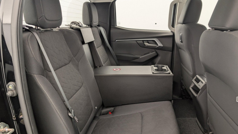 Photo 10 de l'offre de ISUZU D-MAX 1.9 4X4 CREW CAB N60 B.B +  AT 4 PLACES à 44500€ chez Carlyss automobiles Vitré