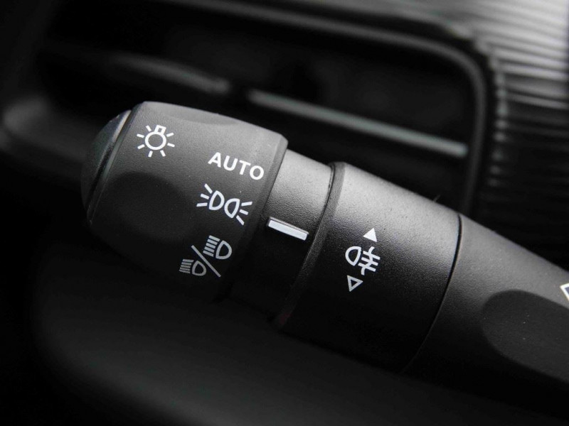 Photo 11 de l'offre de Jeep Avenger 1.2 MHEV 110 DCT6 Longitude à 26522€ chez Carlyss automobiles Vitré