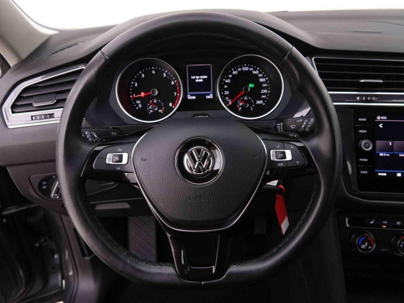 Photo 10 de l'offre de VOLKSWAGEN Tiguan Allspace 1.5 TSi 150 DSG Comfortline 7pl à 35329€ chez Carlyss automobiles Vitré
