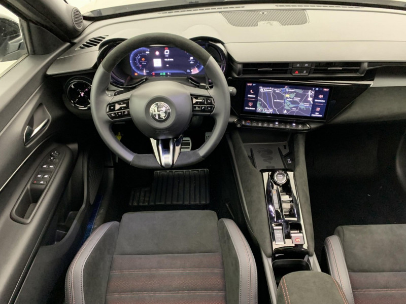 Photo 13 de l'offre de Alfa Romeo Junior 1.2 Ibrida 145 ch eDCT6 Speciale à 31998€ chez Carlyss automobiles Vitré