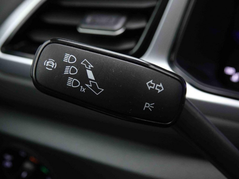 Photo 11 de l'offre de VOLKSWAGEN T-roc 1.0 TSi 115 Life à 27698€ chez Carlyss automobiles Vitré