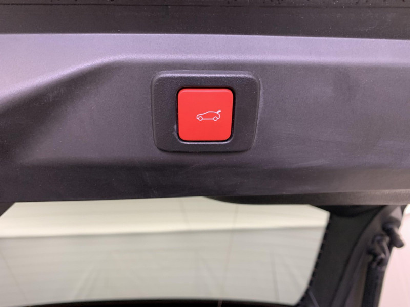 Photo 14 de l'offre de PEUGEOT 3008 Hybrid 145 e-DCS6 GT à 34998€ chez Carlyss automobiles Vitré