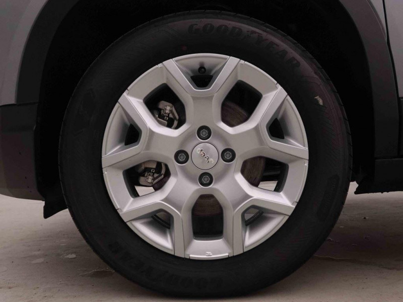 Photo 15 de l'offre de Jeep Avenger 1.2 MHEV 110 DCT6 Altitude à 27498€ chez Carlyss automobiles Vitré