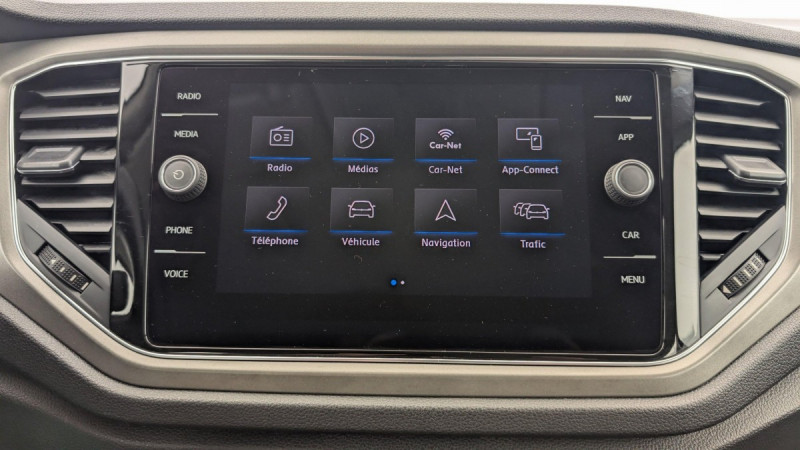 Photo 18 de l'offre de VOLKSWAGEN T-roc 1.0 TSI 115 START/STOP BVM6 LOUNGE BUSINESS à 19883€ chez Carlyss automobiles Vitré