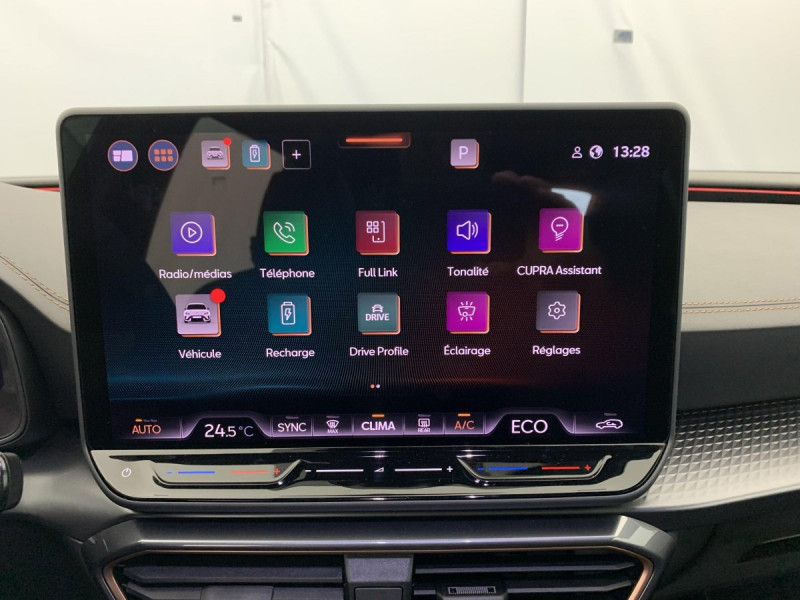 Photo 16 de l'offre de Cupra LEON Sportstourer eHybrid 204 ch DSG6 V à 33498€ chez Carlyss automobiles Vitré