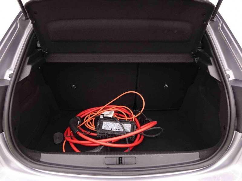 Photo 6 de l'offre de Peugeot E-208 50 kWh 136 Allure à 21701€ chez Carlyss automobiles Vitré