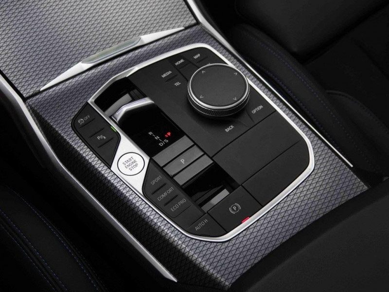 Photo 13 de l'offre de Bmw 3 320dA 190 MHEV Touring M Sport à 44901€ chez Carlyss automobiles Vitré