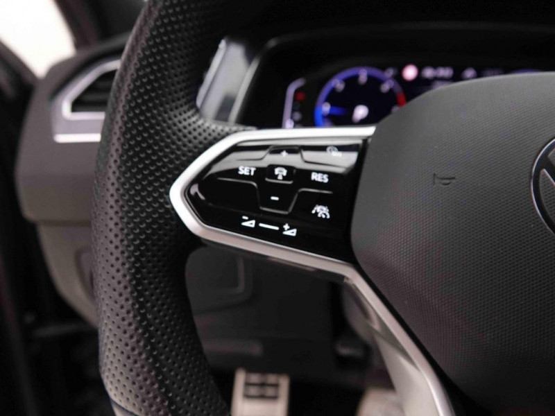 Photo 17 de l'offre de VOLKSWAGEN Tiguan Allspace 2.0 Tdi 150 DSG 4-Motion R-Line 7pl +Navi Discover Pro à 46365€ chez Carlyss automobiles Vitré