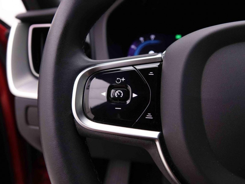 Photo 18 de l'offre de VOLVO XC60 2.0 B4 197 Geartronic Plus Dark à 51165€ chez Carlyss automobiles Vitré