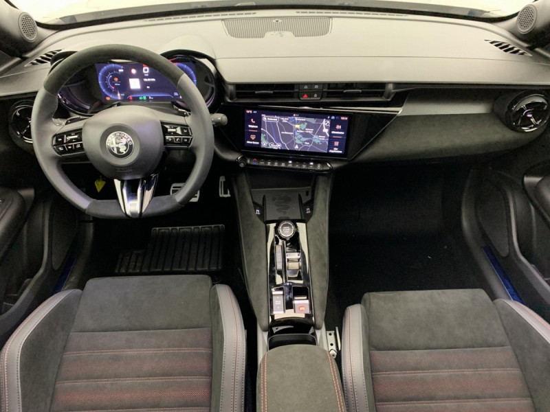 Photo 12 de l'offre de Alfa Romeo Junior 1.2 Ibrida 145 ch eDCT6 Speciale à 31998€ chez Carlyss automobiles Vitré