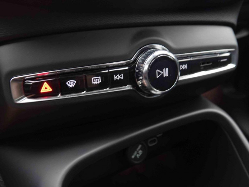 Photo 16 de l'offre de Volvo C40 79 kWh Recharge Dark à 36619€ chez Carlyss automobiles Vitré