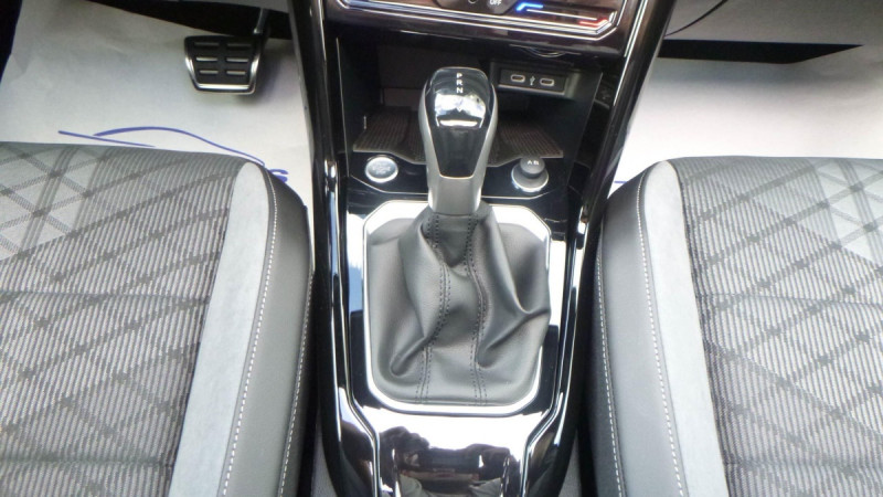 Photo 20 de l'offre de VOLKSWAGEN T-roc T-Roc 1.5 TSI EVO2 150 Start/Stop DSG7 R-Line Edition à 36398€ chez Carlyss automobiles Vitré